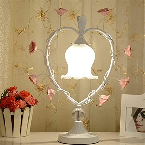 Lampe de bureau rose en fer forgé minimaliste pour illuminer une chambre de mariage cosy