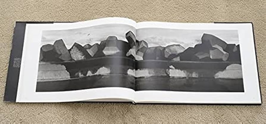 Amazon.co.jp: CHAOS Josef Koudelka ハードカバー写真集