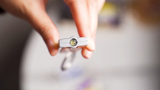 Hicarer 32 Pieces Flashlights Keychain Bulk Mini Powerful LED