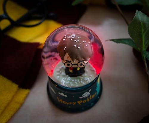 Silver Buffalo Harry Potter Chibi Castle Light Up Snow Globe, 55 mm