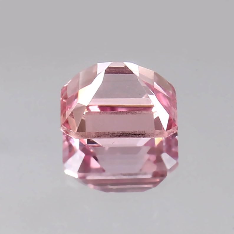 Pierre de morganite naturelle facettée 9x7 mm de forme émeraude premium