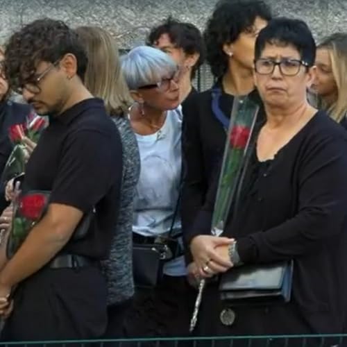 Giorgio Armani, aperta la camera ardente. Lunedì i funerali