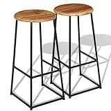 Fascino in legno massiccio: ogni sedia da bar in vero teak porta calde tonalità naturali e venature uniche nella tua casa. Il legno lucido e laccato si prende cura facilmente, mentre la seduta larga 35 x 35 cm ha una portata fino a 110 kg, robusta e durevole per il piacere quotidiano