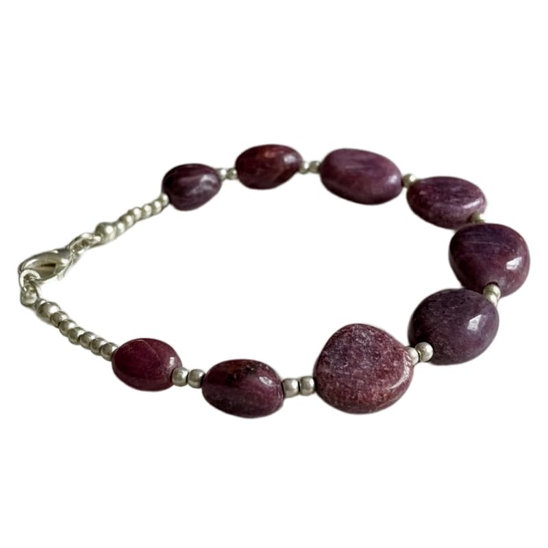 Bracelet rubis naturel violet, le cadeau fait main idéal pour marquer un anniversaire