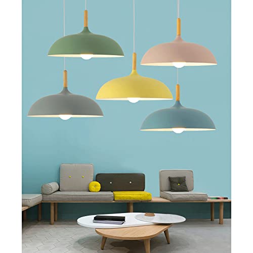 Lustre industriel pour éclairer efficacement une table de repas sombre