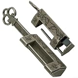 Design vintage antique : ce cadenas dispose d'un design vintage antique avec une sculpture détaillée en laiton, ajoutant une touche nostalgique et classique à vos effets personnels.