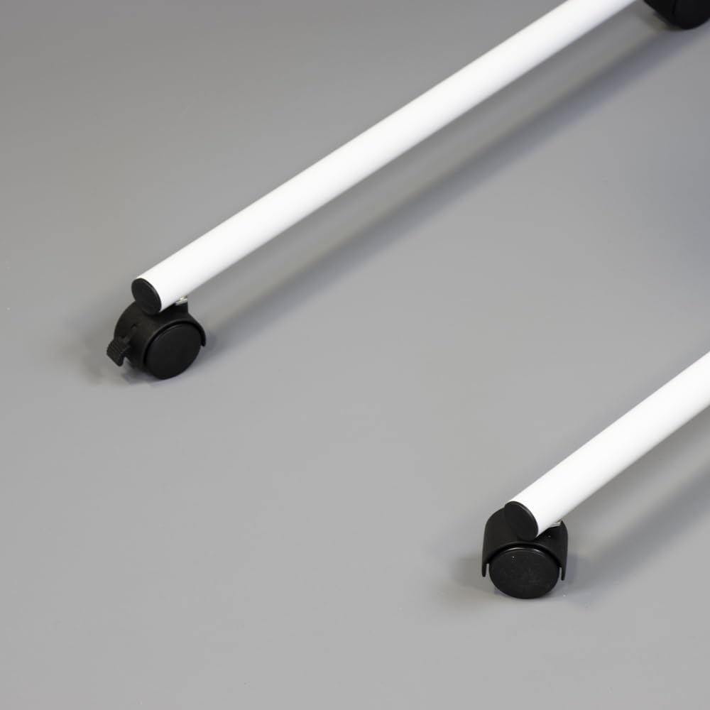 NRS Healthcare Mesa de sobrecama, inclinación y altura ajustable. Se suministra con ruedas giratorias o patas de diván deslizantes, efecto moderno de haya