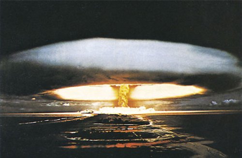 Affiche bombe atomique hydrogène pour décorer un bureau style industriel