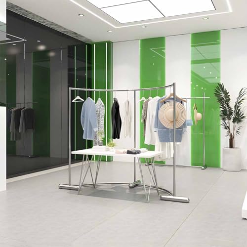 Support à vêtements incurvé combiné pour organiser un dressing moderne à la maison