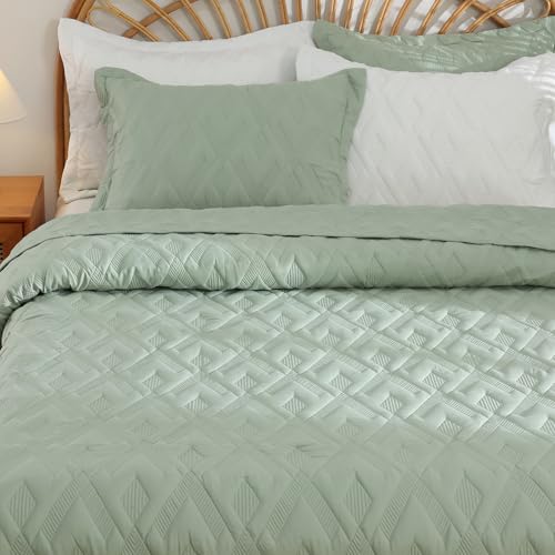 Image of EVENHUG Quilt Set King Size Soft Lightweight Bedspreads with 2 Pillow Shams Reversible Bedding Coverlets for All Seasons 3 Piece (106 inchx96 inch)