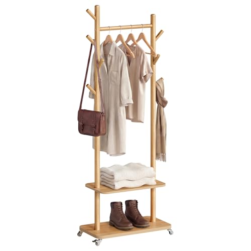VASAGLE Perchero de Pie, con 7 Ganchos y 2 Estantes, 4 Ruedas Giratorias 360° Extraíbles, Ganchos y Postes de Madera, para Entrada, Dormitorio, Sala de Estar, Natural RCR053YK01