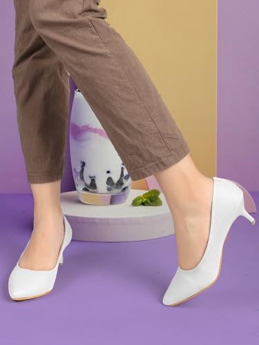 Image of Iconics Women's Textured Pointed Toe Kitten Heel Pump