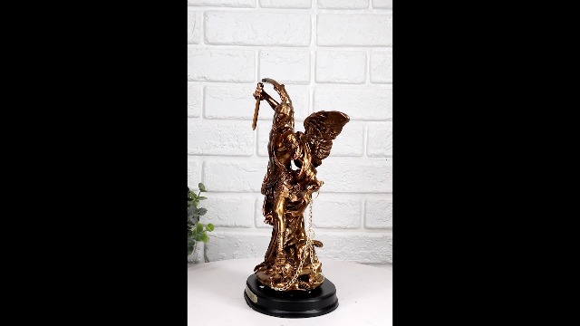 Estatua del Arcángel Miguel de 8 pulgadas en resina y base de madera miniatura 7
