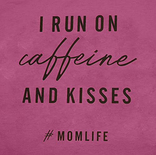 Camiseta Mom Life I Run On Caffeine and Kisses feminina com letras engraçadas estampadas camisetas c