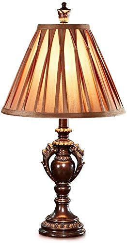 Lampe de chevet romantique pour créer une ambiance chaleureuse dans la chambre