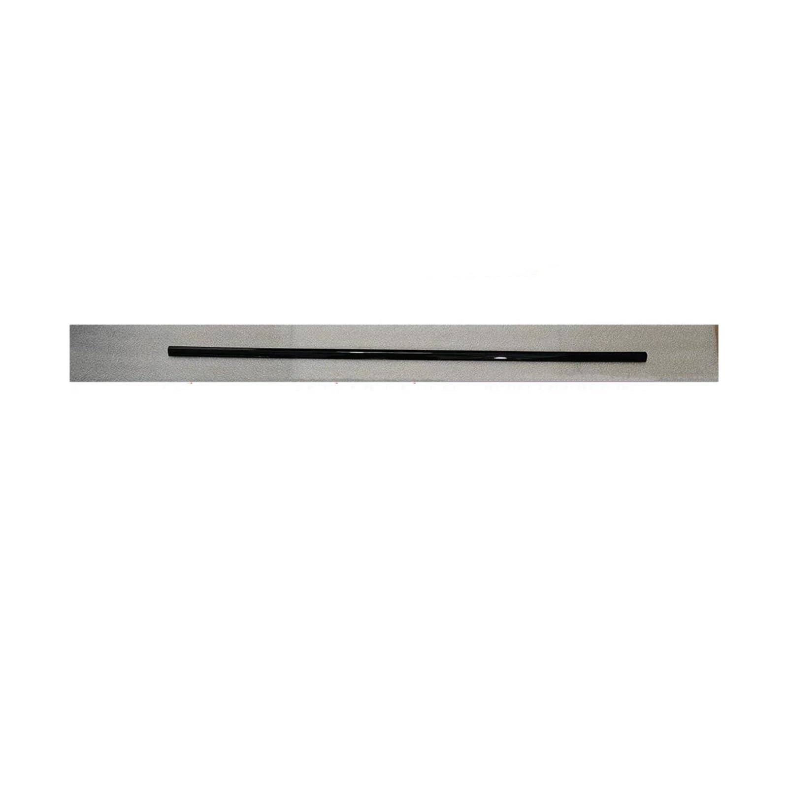 Gorge queue pare-chocs arrière Golf 8 : protégez et sublimez le diffuseur avec cet insert noir - 6