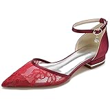 Federleichte Konstruktion: Obermaterial aus Spitze und Satin, Gummisohle, Futter aus Schweinslederimitat – ultraflexibel, kaum spürbar, rutschfest und langlebig.