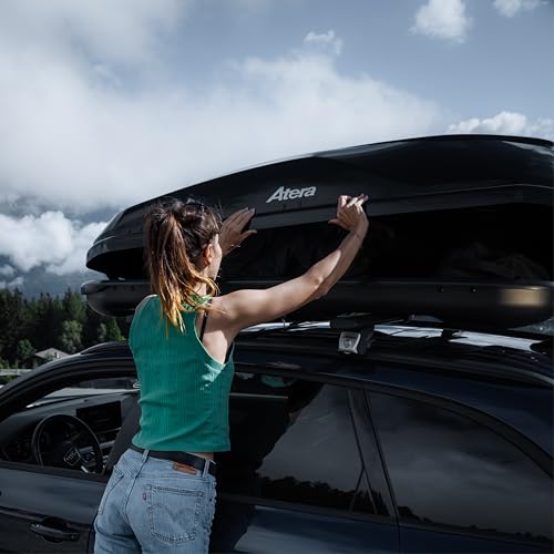 Montage der Atera Casar L auf Thule-Träger mit Quick-Clamp - Detailansicht von Atera Casar L Dachbox 75kg Schwarz Deal �...