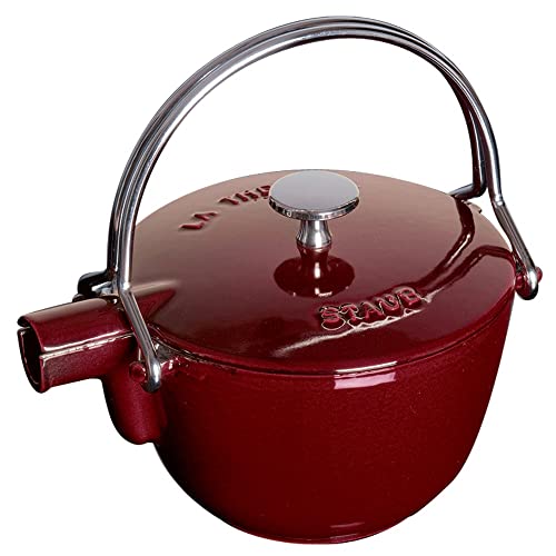 Staub Runder Teekessel aus Gusseisen, 1 qt – Grenadine, hergestellt in Frankreich