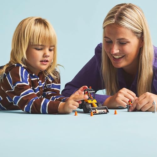 LEGO City Radlader - Spielzeugbagger für Kleinkinder, Mädchen und Jungen ab 4 Jahren - Fahrzeug Spielset - Montessori Geschenkideen für die Vorschule - Set mit 2 Bauarbeiter Minifiguren 60450