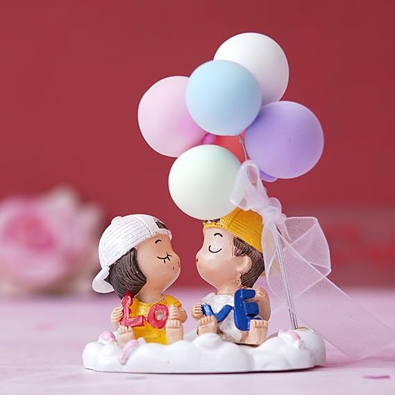 Statue de couple avec ballons pour sublimer la déco de votre chambre