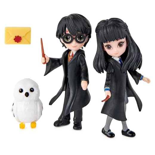 HARRY POTTER-WIZARDING WORLD - FIGURAS HARRY POTTER MAGICAL MINIS- Harry Potter Friendship Set: 2 Muñecos Harry Potter y Cho Chang, lechuza Hedwig y Sobre Hogwarts-6061832- Juguetes Niños 5 Años +