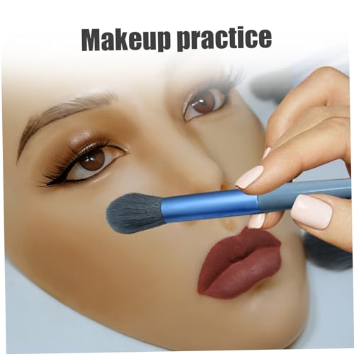 Visage de pratique de maquillage débutant pour sourcils et liner - 3