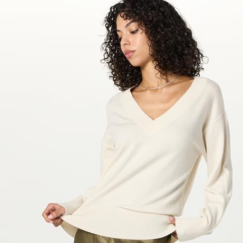 The Drop Women's Maye Essential V-Neck Sweater3