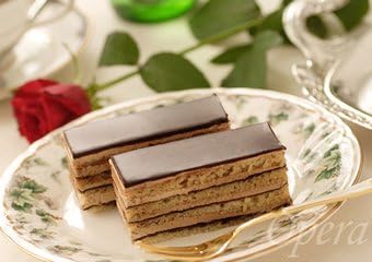 Amazon 神戸お取り寄せスイーツ オペラ チョコレートケーキ ワンシートアーモンド風味のスポンジにチョコ コーヒークリームを3段サンド ラッピングなし 神戸お取り寄せスイーツ ケーキ 洋菓子 通販