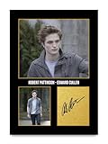 HWC Trading Robert Pattinson Twilight Edward Cullen Cadeaux Imprimé Signé Autographe Photo pour les fans de cinéma   A4 Impression Uniquement (ID 006012)