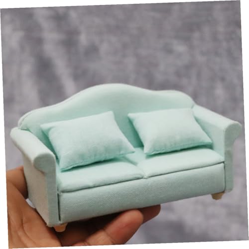 Décor vert pour mini maison avec ce superbe canapé miniature 1/12