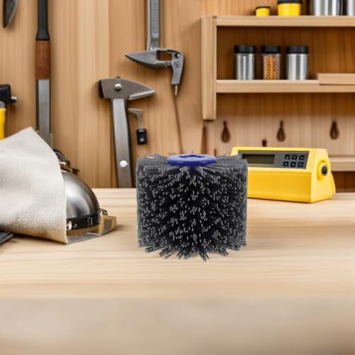 Brosse à brunir et polisseuse abrasive pour décaper un bois verni sans effort