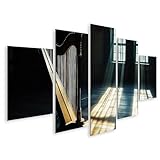 islandburner Bild auf Leinwand Close-up: Modern harp in a Minimalist, Dark-Toned Interior Musikzimmer Musikinstrumentenladen Wandbilder Bilder