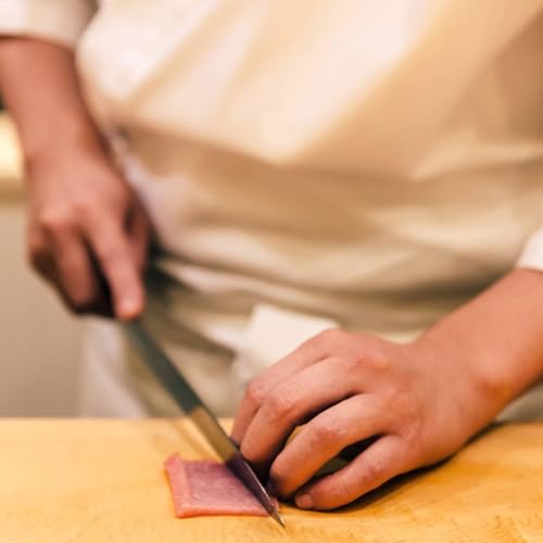 D&icirc;ner pr&eacute;par&eacute; par un ma&icirc;tre sushi dans une machiya &ndash; Japon