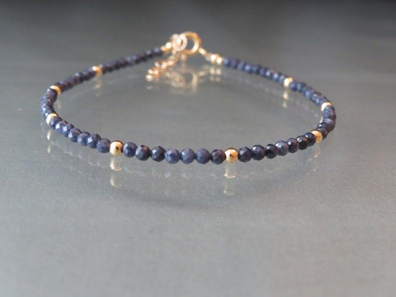 ブルーサファイア 3mm ラウンドシェイプ ファセットカットビーズ 7インチ 調節可能 金メッキ クラスプ ブレスレット 男女兼用