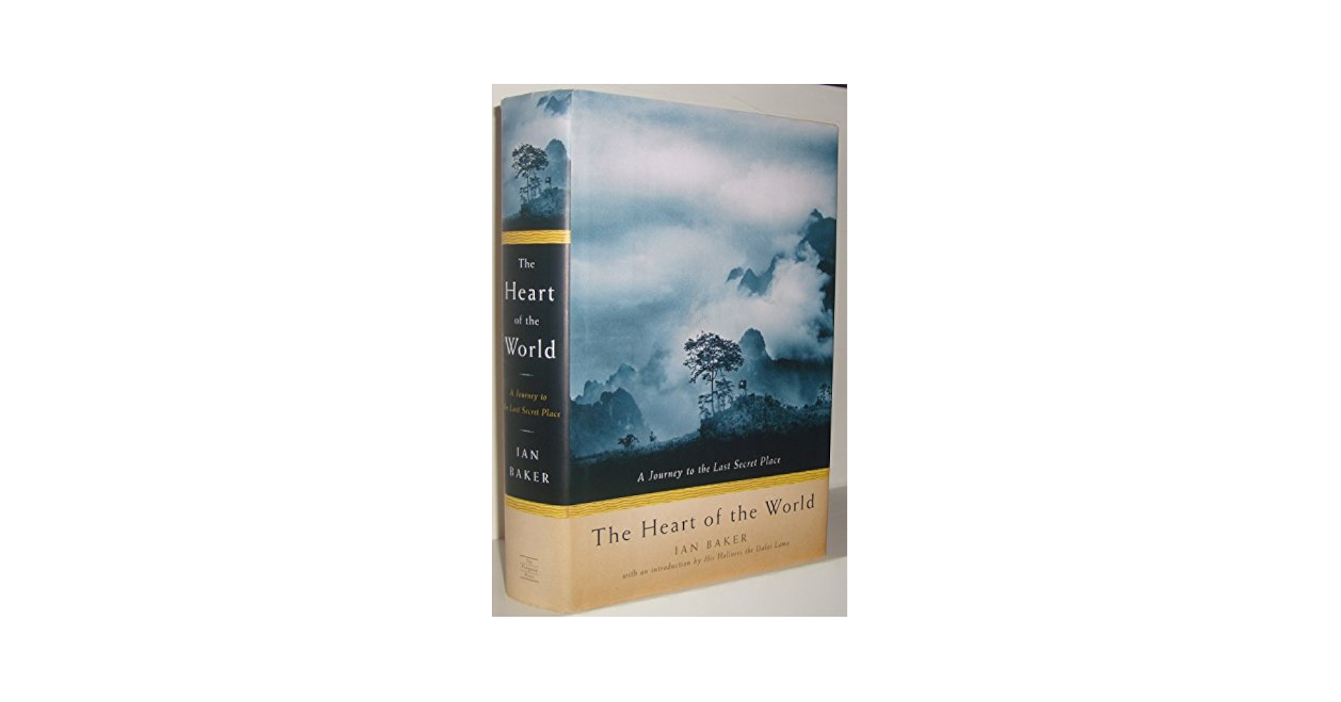 洋書 Into the Heart of the World The Heart of the World: A