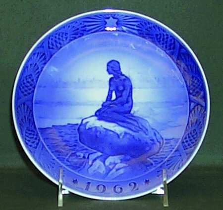 SCARCE 1962 Royal Copenhagen Christmas Plate -- The Little Mermaid