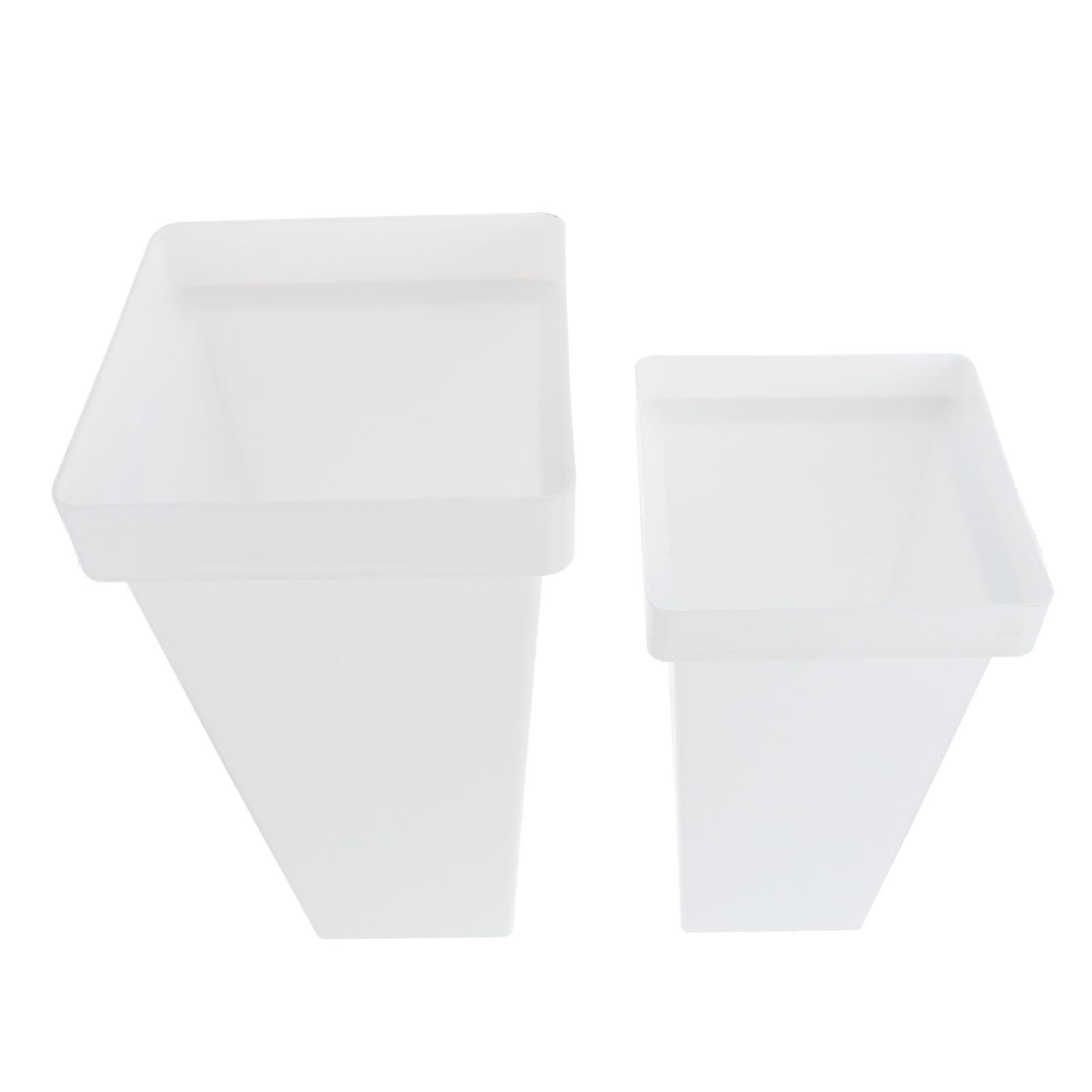 Seau à fleurs plastique blanc pour remplacer les vases lourds et fragiles des commerces