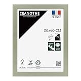 FORMAT IDEAL : Le cadre Karma Bois FSC format 30x40 cm met en avant et protège une photo 30x40 cm et 40x30 cm mais aussi d’autres formats si vous utilisez un passe-partout. Les cadres 10x15 cm, 13x18 cm, 15x20 cm et 18x24 cm ont une cravate au dos pour être posés debout. Tous nos cadres peuvent être fixés au mur à l'horizontale comme à la verticale grâce à leurs attaches au dos.