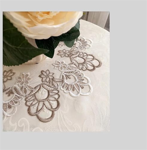 Nappe ronde en dentelle pour protéger et embellir une table usée - 3
