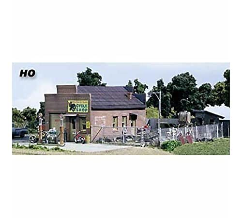 DPM Gold Harlee & Sons Cycle Shop Woodland Scenics pour animer une rue de diorama HO