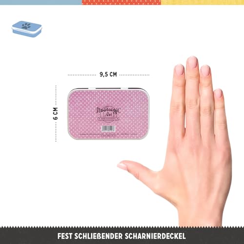 Nostalgic-Art Retro Leckerlidose, 6 x 9,5 x 2 cm, PfotenSchild – Leckerli Hundemädchen – Geschenk-Idee für Hunde-Besitzer, Original Lizenzprodukt (OLP), Hundeleckerli-Dose, Vintage Design