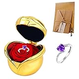 ✬Regalos para el Dia de la Madre✬ Rosa roja eterna hecha a mano y sobre Papelería vintage, la flor eterna roja se fija en una caja dorada con forma de rosa. Toma tu bolígrafo y escríbele una carta. S925 anillo está incrustado con cristales morados, está oculto en las flores eternas para traer sus sorpresas inolvidables