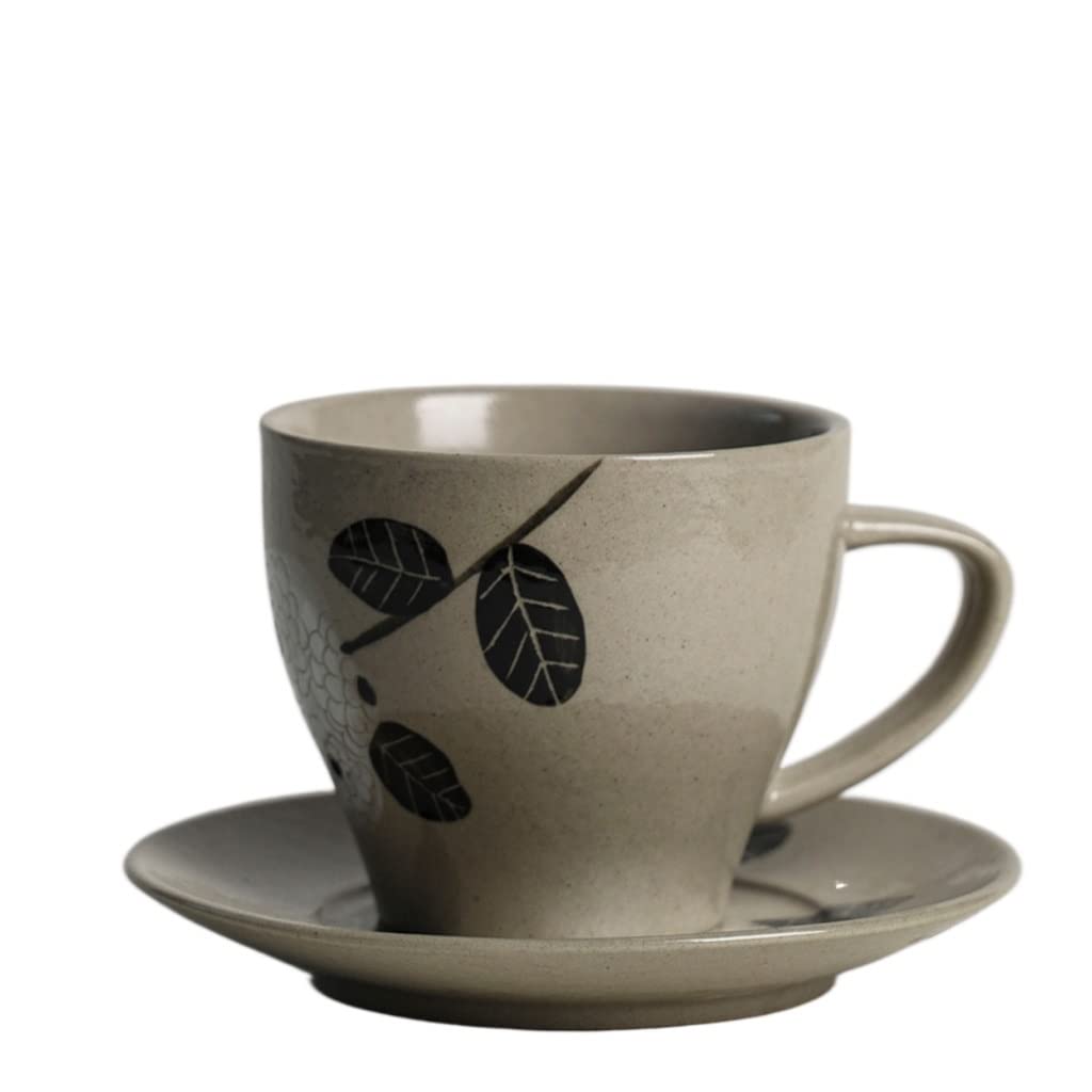 Tasse d'eau et café au design de fleur rétro pour un réveil tout en douceur