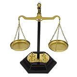 Balance vintage : le design épuré de cette balance symbolise la justice et l'équilibre, apportant une touche de philosophie et d'élégance à votre intérieur. balance décorative