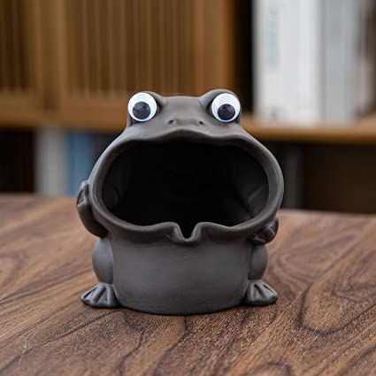Portable big eye frog simple modern weird style cute frog ashtray suitable for home office garden portico decoration Ideal gift for father (Big Eye Frog)