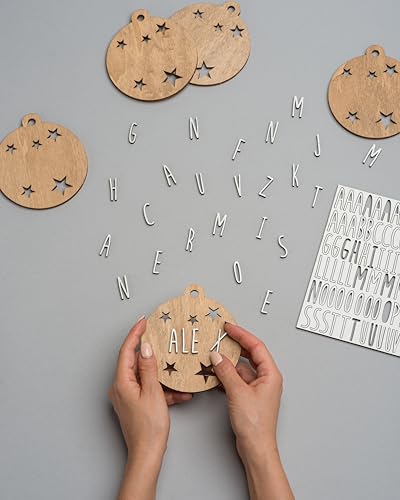 WONDEE Bolas Navidad Personalizadas, Pack 5 Bolas de Navidad para Personalizar con Nombre en Casa con la Familia (Incluye Kit Letras y Cuerda), Adornos Navideños Personalizados Originales, Ecológico