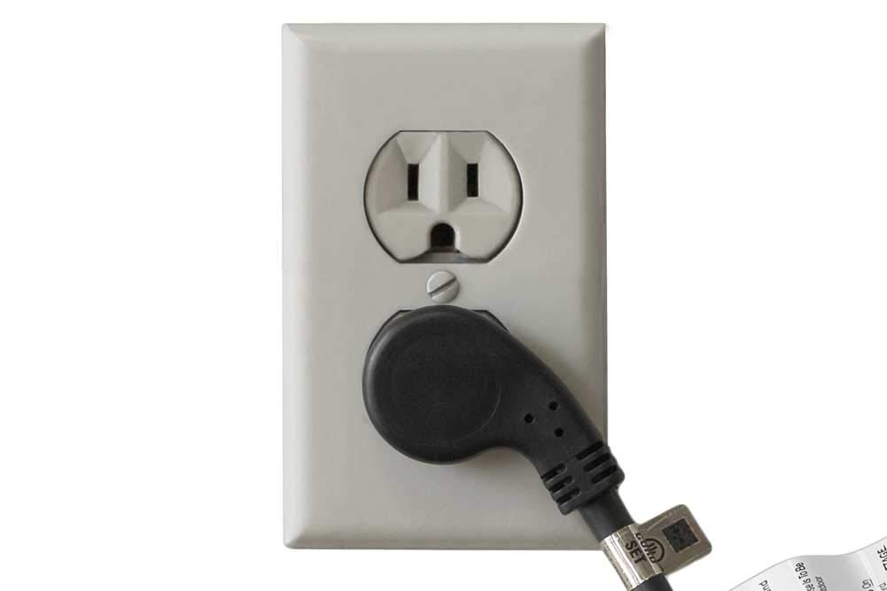 Amazon | SF Cable 超薄型アダプター L字型 NEMA 5-15P - 5-15R