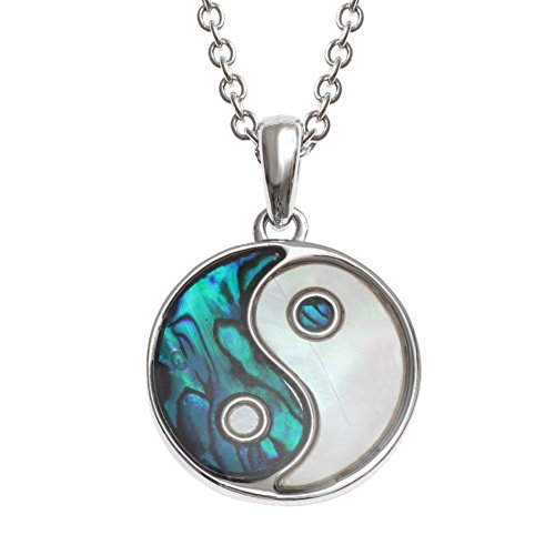 Kiara Jewellery, Collier Yin-Yang incrusté des deux côtés avec de la nacre vert bleuté et perle, avec chaîne de 46 cm. Plaqué en rhodium argenté qui ne...