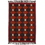 Facile à nettoyer : passer l'aspirateur régulièrement, rotation périodique et secouer doucement occasionnellement vous aidera à garder votre tapis en bon état. Les tapis sont expédiés dans un emballage plié, de sorte que de légers plis ou lignes de pliage peuvent être visibles lors du premier déballage. Ils sont normaux et se détendront naturellement et disparaîtront en quelques jours d'utilisation.